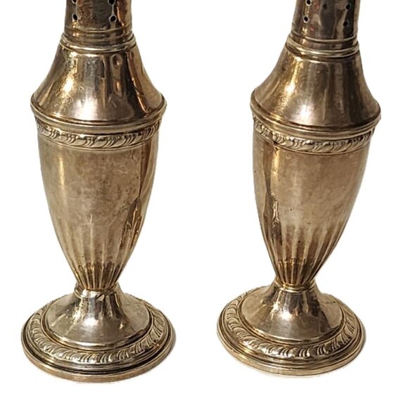 Birks ? Sterling weighted Pair of Salt and Pepper Shakers  with cloth bags - Picture 3 of 5